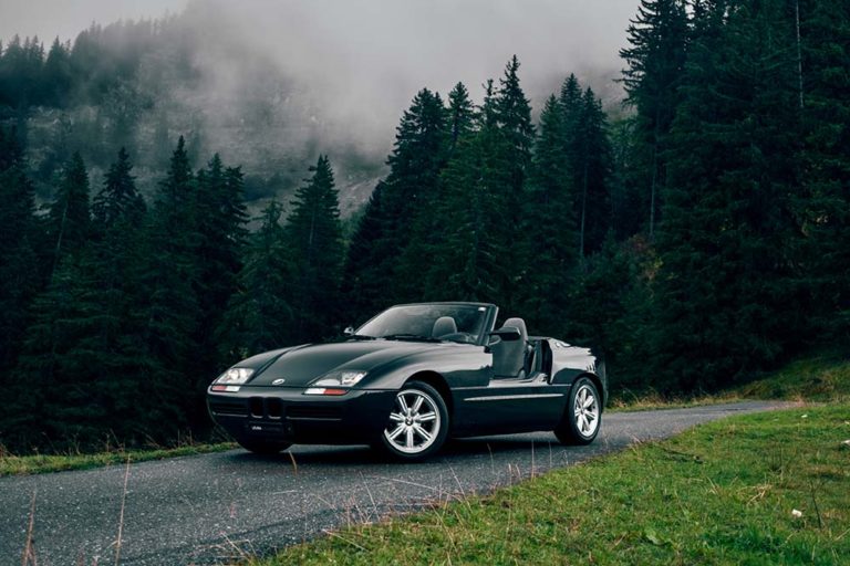 BMW Z1 sur une route de montagne