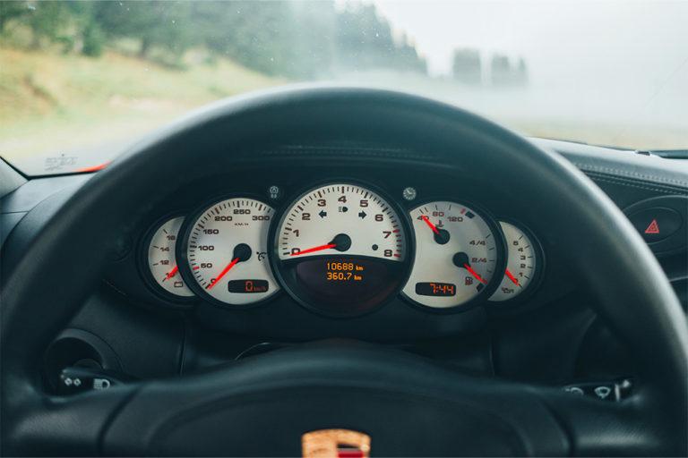 tableau de bord d'une PORSCHE 911 type 996 GT2 Clubsport