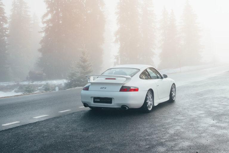 PORSCHE 911 type 996 GT3 Clubsport dans le brouillard
