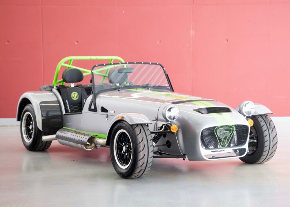 CATERHAM SEVEN 340R SV (MY26, Swiss new car, Chainmail Silver exclusive paint, Signature Sport Hex seats, 24-month factory warranty)