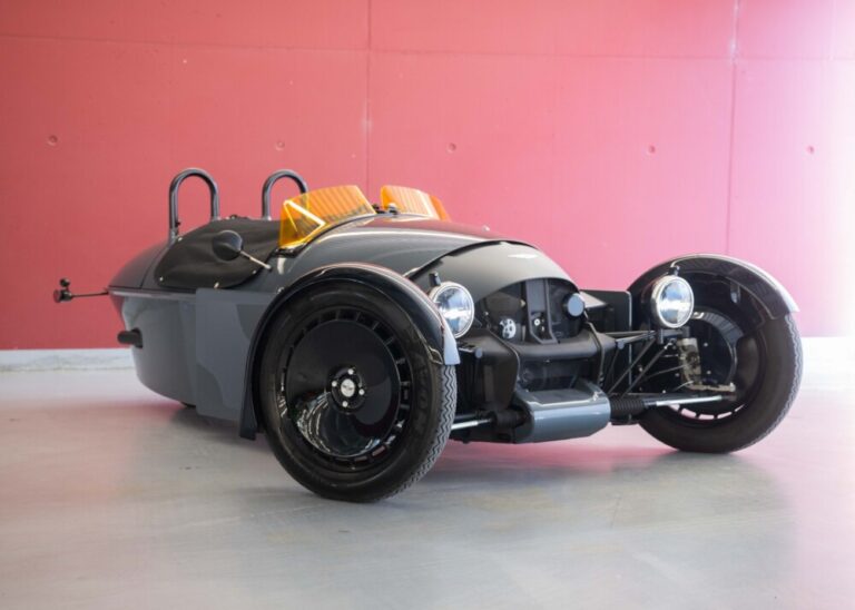 MORGAN SUPER 3 (MY 23, Swiss car, 1st hand, mint condition)