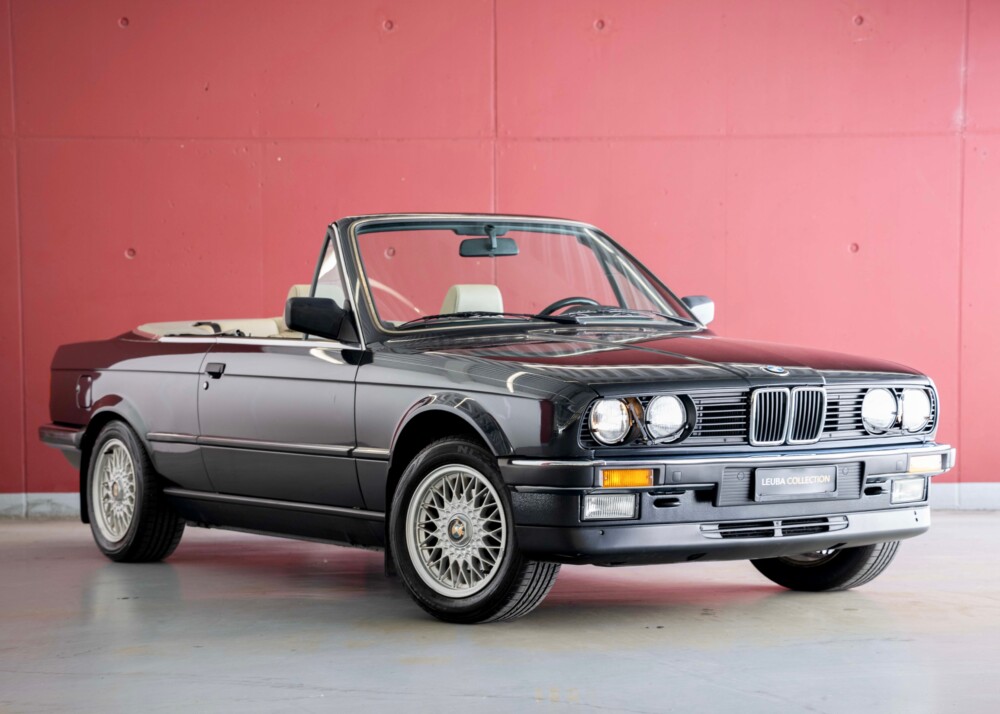 BMW 325 i E30 Cabrio (1st hand Swiss car, fully documented, never restored, 1st paint)