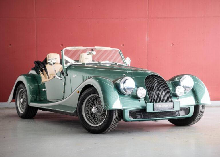 MORGAN 4/4 Plus Four 2.0 Automatic Bespoke (Swiss new car, Aston Martin Almond Green metallic paint, 36-month warranty, delivery March 27)