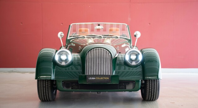 MORGAN 4/4 Plus Four 2.0 Bespoke (Model Year 26, Swiss new car, one-of-a-kind configuration, Porsche Irish Green, 30-month factory warranty)