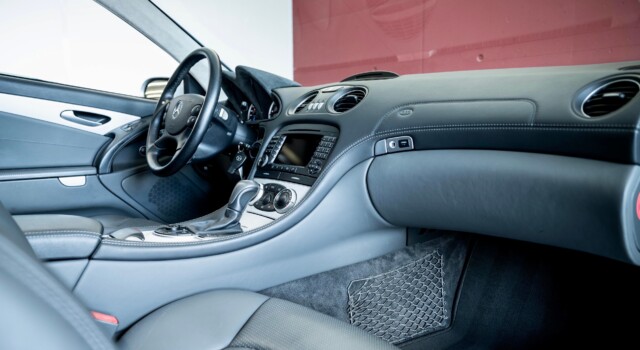MERCEDES-BENZ SL 65 AMG (2nd hand, 100% original, stunning condition, full Mercedes history)