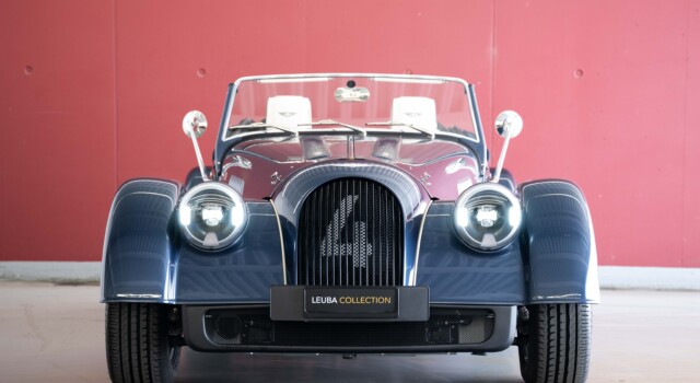 MORGAN 4/4 Plus Four 2.0 Bespoke (anno di produzione 26, auto nuova svizzera, configurazione unica, blu prussiano metallizzato Porsche, garanzia di 30 mesi)