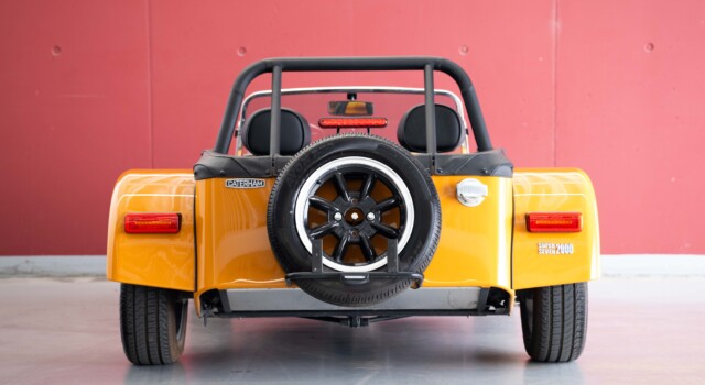 CATERHAM SUPER SEVEN 2000 SV (anno di produzione 2026, auto nuova svizzera, verniciatura speciale Bronze Yellow, garanzia di fabbrica di 24 mesi, consegna il 27 marzo)