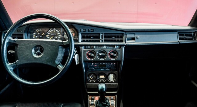 MERCEDES-BENZ 190 E 2.3-16 (Swiss car, 2nd hand, 1st paint)