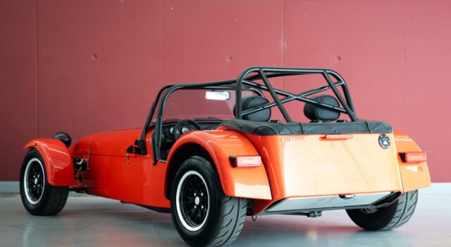 CATERHAM SEVEN 340R SV (anno di produzione 2026, auto nuova svizzera, verniciatura Arancio Argos, sedili Signature, garanzia di fabbrica di 24 mesi, consegna il 27 marzo)