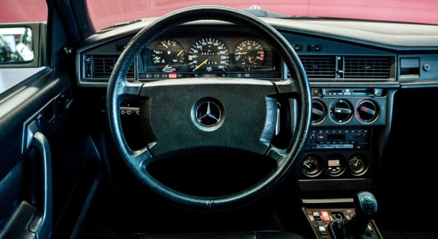 MERCEDES-BENZ 190 E 2.3-16 (Swiss car, 2nd hand, 1st paint)