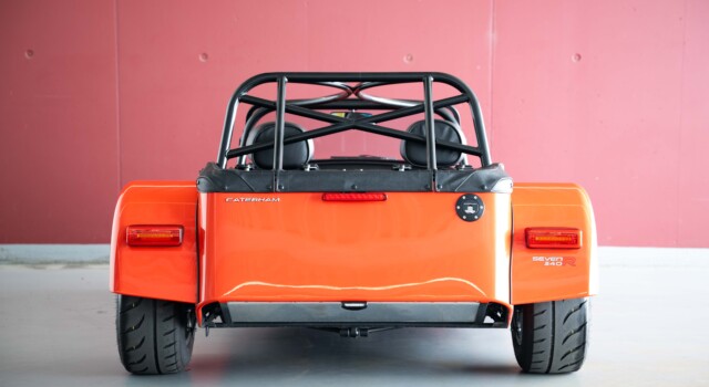 CATERHAM SEVEN 340R SV (anno di produzione 2026, auto nuova svizzera, verniciatura Arancio Argos, sedili Signature, garanzia di fabbrica di 24 mesi, consegna il 27 marzo)