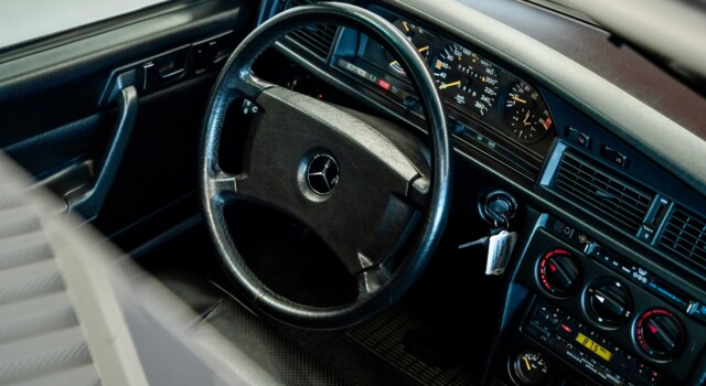 MERCEDES-BENZ 190 E 2.3-16 (Swiss car, 2nd hand, 1st paint)