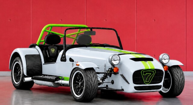CATERHAM SEVEN 340R SV (MY26, Swiss new car, Chainmail Silver paint, Signature Sport Hex seats, 24-month factory warranty)