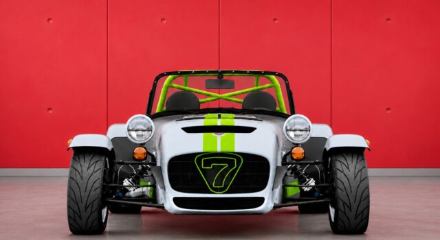 CATERHAM SEVEN 340R SV (MY26, Swiss new car, Chainmail Silver paint, Signature Sport Hex seats, 24-month factory warranty)