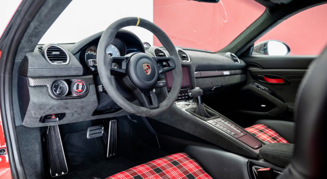 PORSCHE CAYMAN 718  GT4 RS PDK