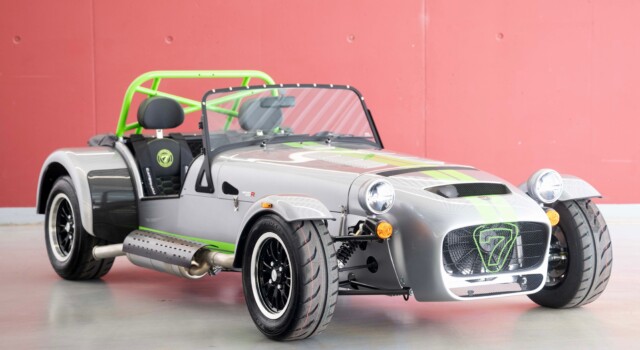 CATERHAM SEVEN 340R SV (MY26, Swiss new car, Chainmail Silver exclusive paint, Signature Sport Hex seats, 24-month factory warranty)