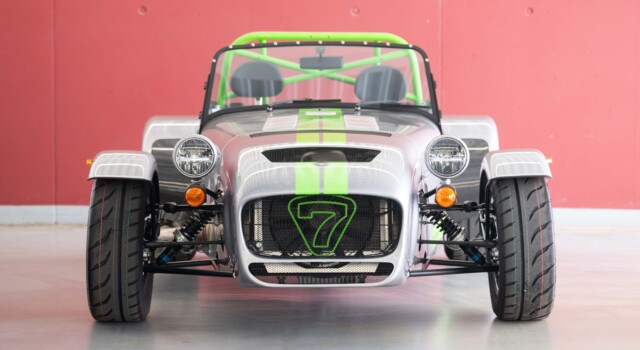 CATERHAM SEVEN 340R SV (MY26, Swiss new car, Chainmail Silver exclusive paint, Signature Sport Hex seats, 24-month factory warranty)