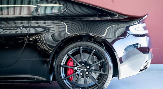 ASTON MARTIN V12 Vantage 5.9 S